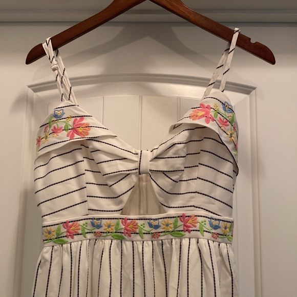 Foxiedox Dress - Picture 2 of 4